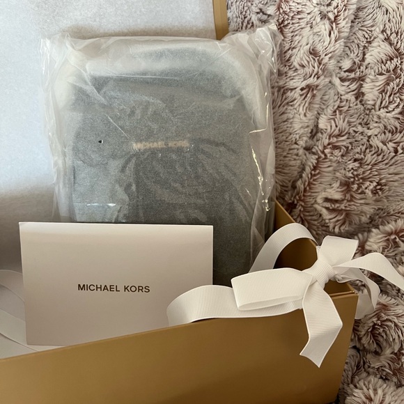 MICHAEL KORS Jet Set Travel Medium Logo Crossbody Bag Black - Picture 3 of 8